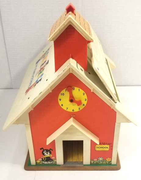 RESALE SHOP - VTG Fisher Price School With Accessories And Magnetic Letters #923 - preowned