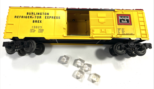 RESALE SHOP - Lionel Burlington Rt Reefer With Ice Blocks #19823 - no box- untested