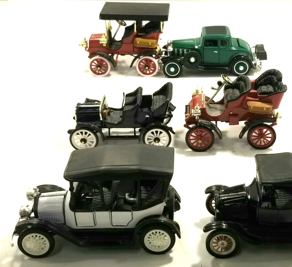 RESALE SHOP - Lot Of 5 Retro Made Model T Cars 1:32 or smaller Die Cast/Plastic - preowned