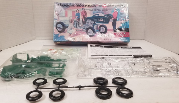 RESALE SHOP - Monogram 1/24 Green Hornet Ford "T" Show and Go Roadster 85-0061