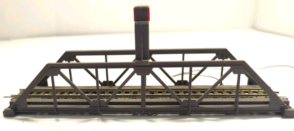 RESALE SHOP - HO Scale Truss Bridge, Lights - untested