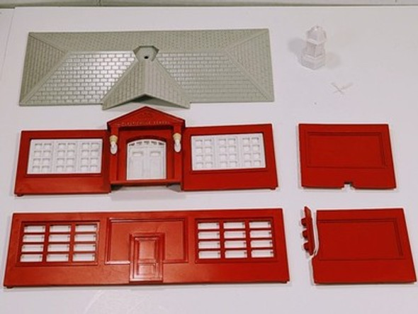 RESALE SHOP - Bachmann Plasticville School House Kit SC-4 - Preowned