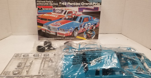 RESALE SHOP - Monogram 1/24 Richard Petty's #43 Pontiac Grand Prix Stock Car 2722