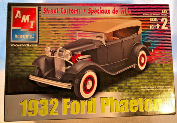 RESALE SHOP - AMT 31758 1:25 Street Customs 1932 Ford Phaeton Model Kit