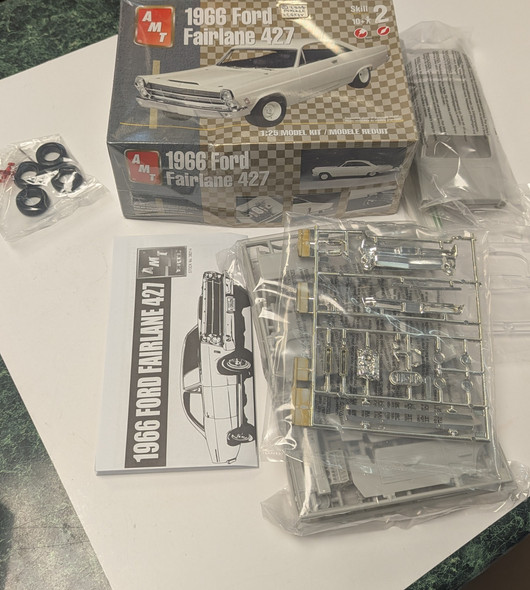RESALE SHOP - AMT 3214 1/25 1966 Ford Fairlane 427 Kit