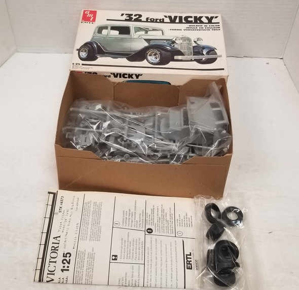 RESALE SHOP - AMT 1/25 '32 Ford 'Vicky" #6573