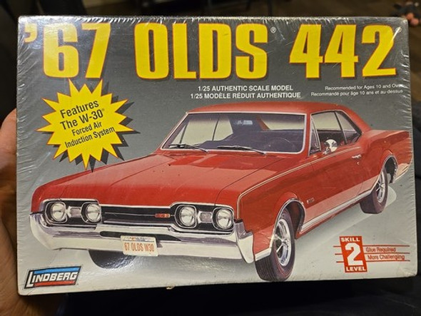 RESALE SHOP - VINTAGE Lindberg 1967 Olds 442 W-30 1:25 Scale Model Kit #72171