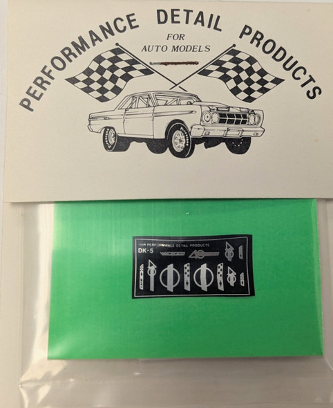 RESALE SHOP - Revell #7347 40th Anniversary Chevrolet Corvette 1993 1:24 With Detail Part