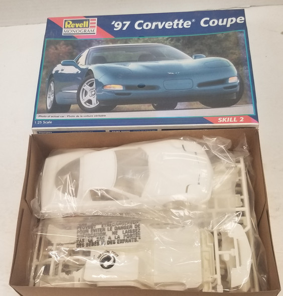 RESALE SHOP - Revell/Monogram 1/25 '97 Corvette Coupe 85-2490