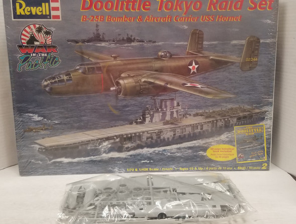 RESALE SHOP - Revell 1/72 & 1/426 B-25B Bomber & Aircraft Carrier USS Hornet #85-6864