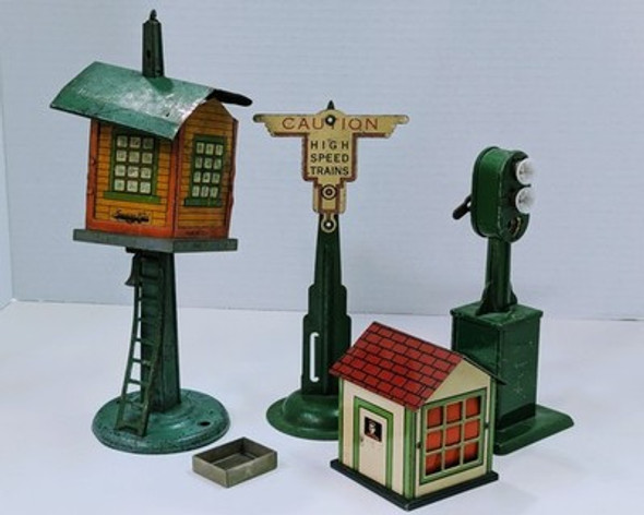 RESALE SHOP - Lot of 4 Vintage Marx Train Accesories - Preowned