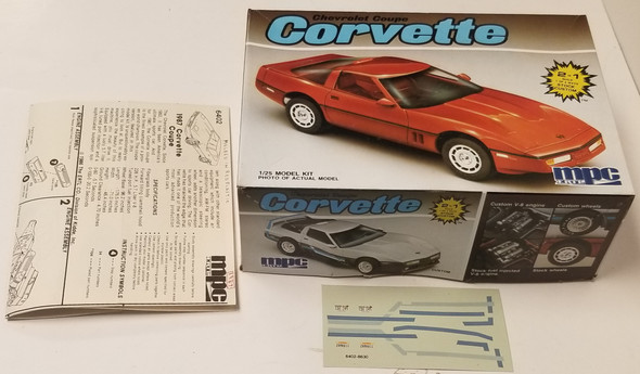 RESALE SHOP - MPC Chevrolet Coupe Corvette 2 n 1 Model 1:25 #6402