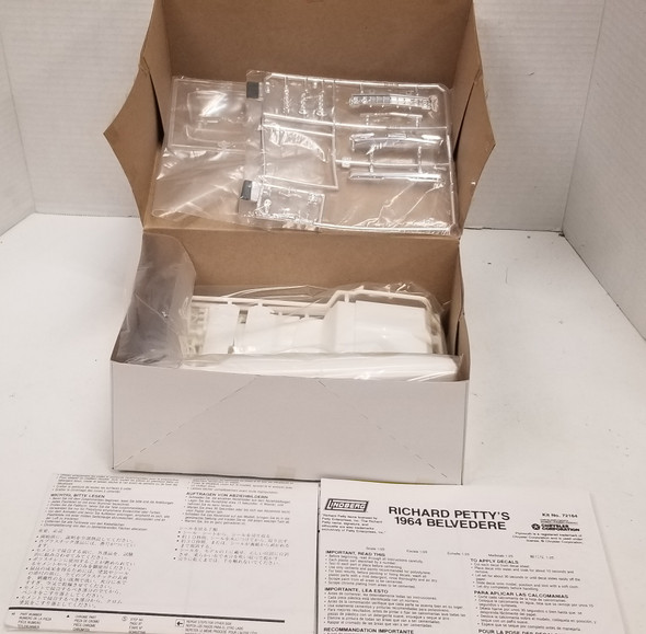 RESALE SHOP - Lindberg 1/25 Richard Petty's 1964 Belvedere Plymouth #72164