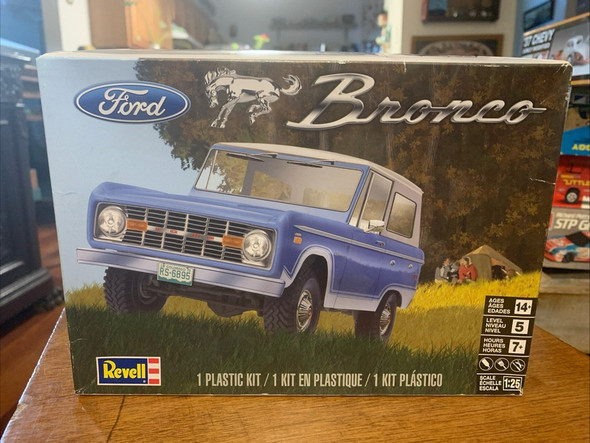RESALE SHOP - Revell Ford Bronco 1:25 #85-4320