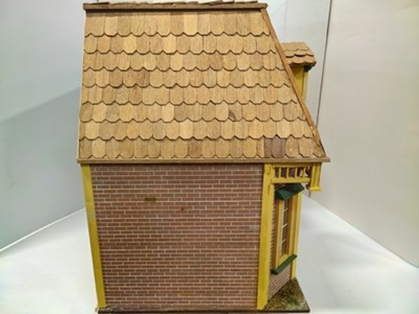 RESALE SHOP - VTG 1:12 Miniature Merrymeeting The Phelps Family Dollhouse + Dolls + Furniture