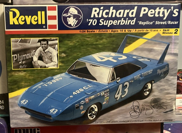 RESALE SHOP - Revell Richard Petty '70 Superbird Replica/ Street Racer 1/24 #85-2360