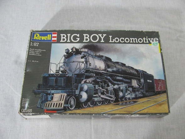 Revell NYC HUDSON Steam Locomotive 1/87 Scale Static Plastic Model