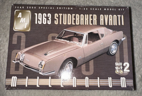 RESALE SHOP - AMT ERTL 1963 Studebaker Avanti 1:25 Model Kit c2000 Special Edition