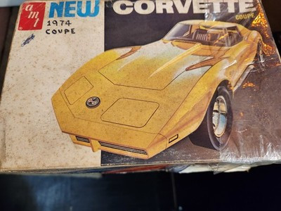 RESALE SHOP - AMT - 1/25 Scale 1974 Chevrolet Corvette Coupe 3 'n 1 Model Kit - Vintage c.1974