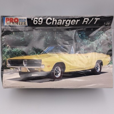 RESALE SHOP - Revell Pro Modeler '69 Dodge Charger R/T w/Conf. Flag decal 1:25 Model Car Kit