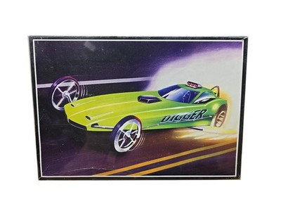 RESALE SHOP - AMT Digger Plymouth HEMI �Cuda Dragster 1/25 Scale Plastic Model Kit c2008
