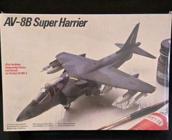 RESALE SHOP - Testors/Italeri AV-8B Super Harrier 1/72 Scale Aircraft Model Kit c1984 - PAER-110-688-NOB8046