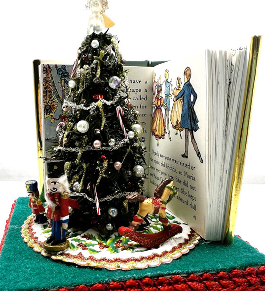 RESALE SHOP - OOAK Artisan made NUTCRACKER book- themed diorama in clear acrylic cube - BABE-NUTCRACKER-NS4973