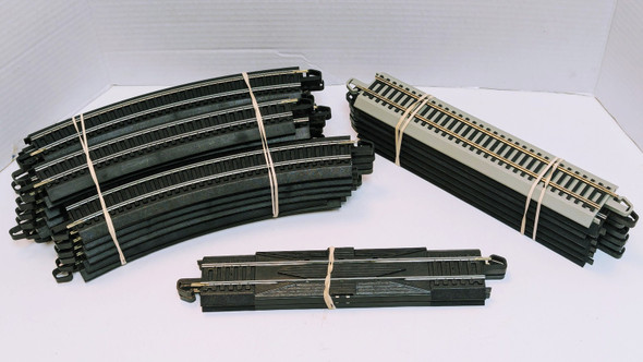 RESALE SHOP - Lot of 30 Varied Bachmann HO E-Z Steel Track Pieces - EVTH-HOTRACKLOT-U5052