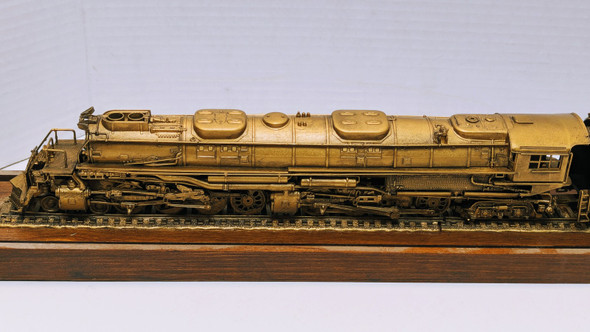 RESALE SHOP - HO Scale Union Pacific Big Boy 4-8-8-4 Plastic Steam Engine Diorama - STORE-UPBBDIORAMA-U4941