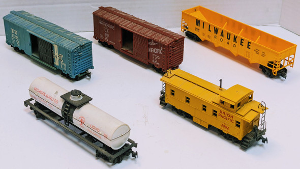 RESALE SHOP - Lot of 5 Misc. HO Scale Freight Cars - WINO-5LOT1-U5035