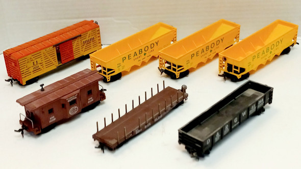 RESALE SHOP - Lot of 7 Misc. HO Scale Freight Cars - WINO-HOMISC7LOT-U5106