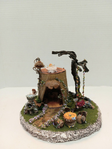 RESALE SHOP - VTG Handmade 1:12 Fairy Village Dollhouse Diorama - BABE-FAIRYVILLAGE-NS5760