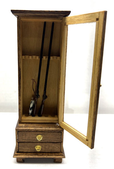 RESALE SHOP - VTG 1:12 Handmade Gun Case/Cabinet with 2 Rifles and Powder Horn - PENE-GUNCASE-NOB5594