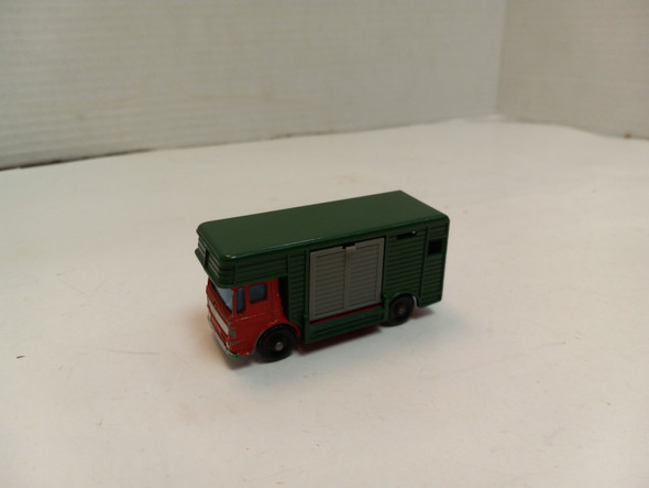 RESALE SHOP - Matchbox by Lesney Series No. 17 Horse Box/ Ergomatic Cab Good/Great Cond. - TERO-029-U5289