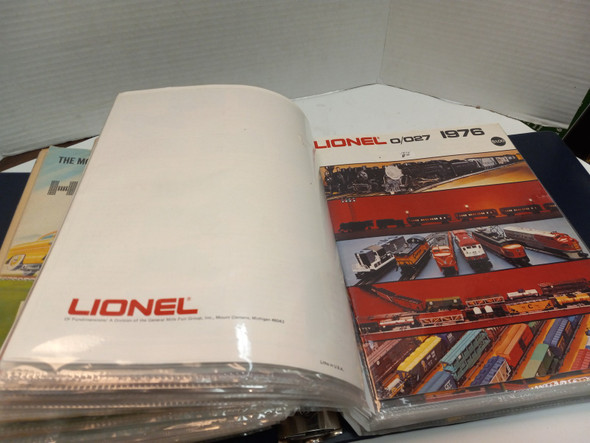 RESALE SHOP - 1960s/ 70s Lionel Catalog And Media Collection- HUGE BINDER - TERO-LC1-NOB5295