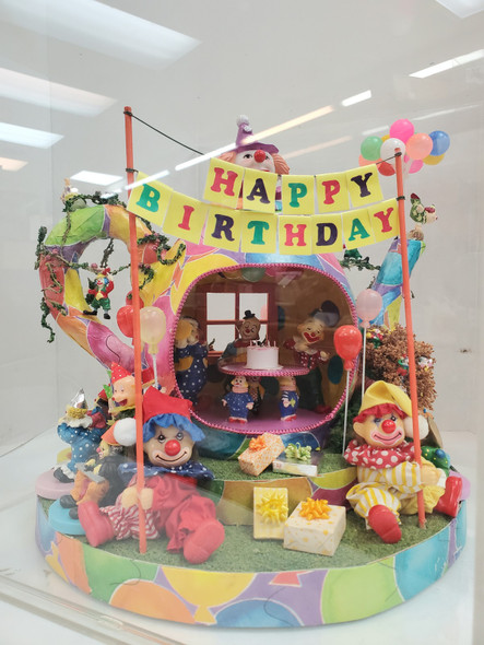 RESALE SHOP - VTG Handmade Clown Birthday Party Miniature Diorama - BABE-CLOWNPARTY-NS5819