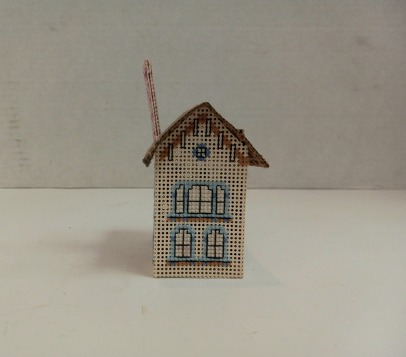 RESALE SHOP - VTG Handmade White Home Minature House - no scale - BABE-WHITEHOME-NS5978