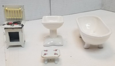 RESALE SHOP - Lot of 4 unbranded Various Bathroom Dollhouse Pieces - LIRO-BATHSET-U5993