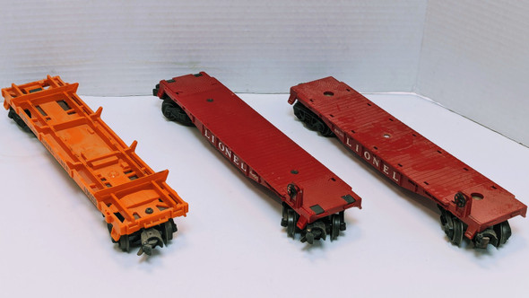 RESALE SHOP - Lot of 3 Lionel Flatcars - RIOR-FLTCR3LOT-U4904