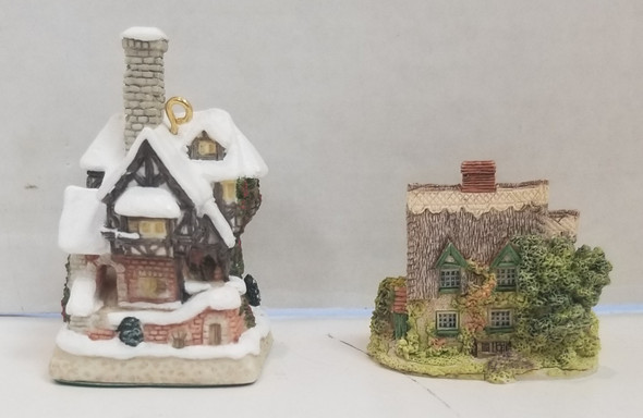 RESALE SHOP - VTG David Winter Cottage Ornament and Lilliput Lane Cottage (lot of 2) - BABE-COTTLOT-LN6149