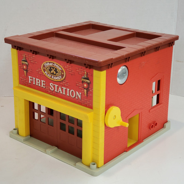 RESALE SHOP - VTG Fisher Price Play Family Fire Station - BRMA-FPPFFS-U6071