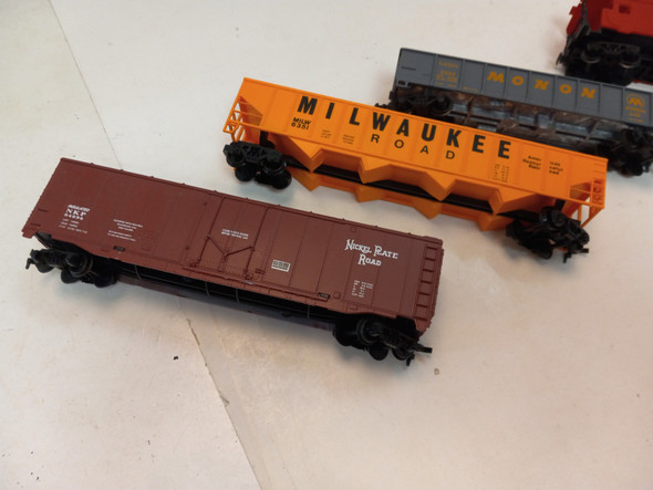 RESALE SHOP - Lot Of 5 HO Scale Tyco Train Cars- Beginner Set! Great Shape! - WINO-TYCO1-U6039