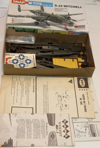 RESALE SHOP - Monogram 1/72 scale Snap Tite B-25 Mitchell #1100 - BOBR-1100-NOB7049