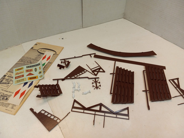 RESALE SHOP - VINTAGE 1960'S AURORA Model Motoring HO CURVED BLEACHERS KIT 1456-149 NEW OPEN!! - BOBR-1456-149-NOB6184