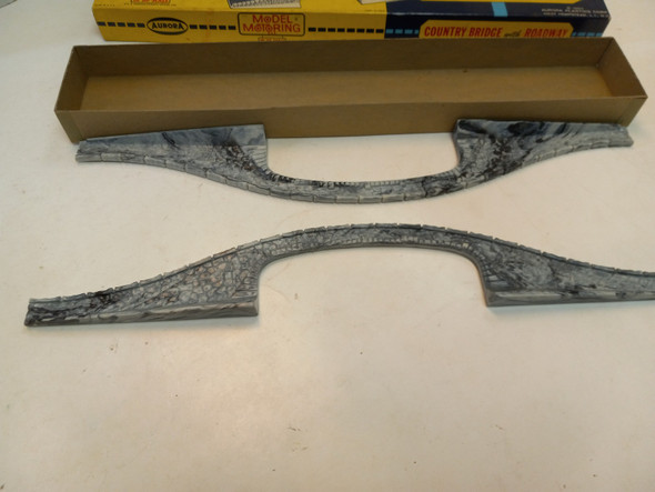 RESALE SHOP - 60�s Vintage Aurora Model Motoring Ho Scale Country Bridge 1509 - BOBR-1509-2.98-NOB6977