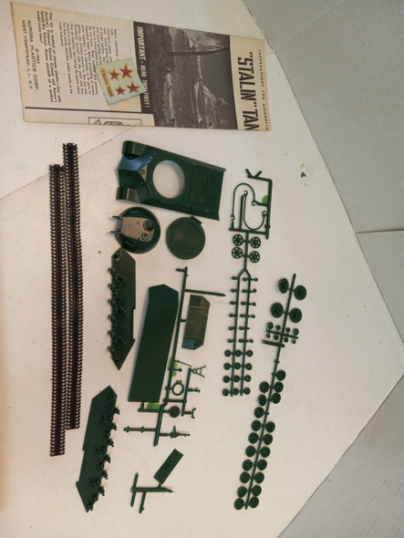 RESALE SHOP - Aurora 1/4 scale IS3 Russian Stalin Tank Vintage Model Kit NOB MINT!!! - BOBR-303-98-NOB6178