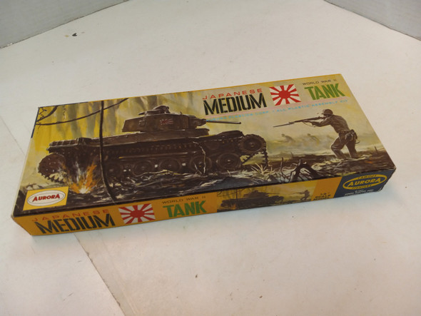 RESALE SHOP - Aurora Japanese Medium Tank WWII Plastic Model Kit w/ Decals & Figures MINT - BOBR-313-98-NOB6181