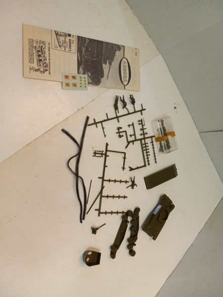 RESALE SHOP - Aurora Japanese Medium Tank WWII Plastic Model Kit w/ Decals & Figures MINT - BOBR-313-98-NOB6181