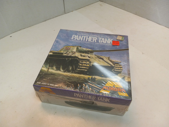 RESALE SHOP - AURORA. 322-150. GERMAN WORLD WAR II PANTHER TANK. 1/48 SCALE. - BOBR-322-150-NS6969