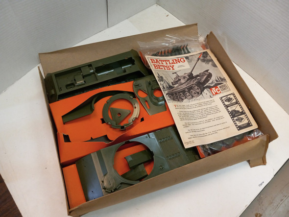 RESALE SHOP - 60's Vintage ITC Battling Betsy Tank Motorized Model in Box VERY RARE As Is - BOBR-3669-798-U6882